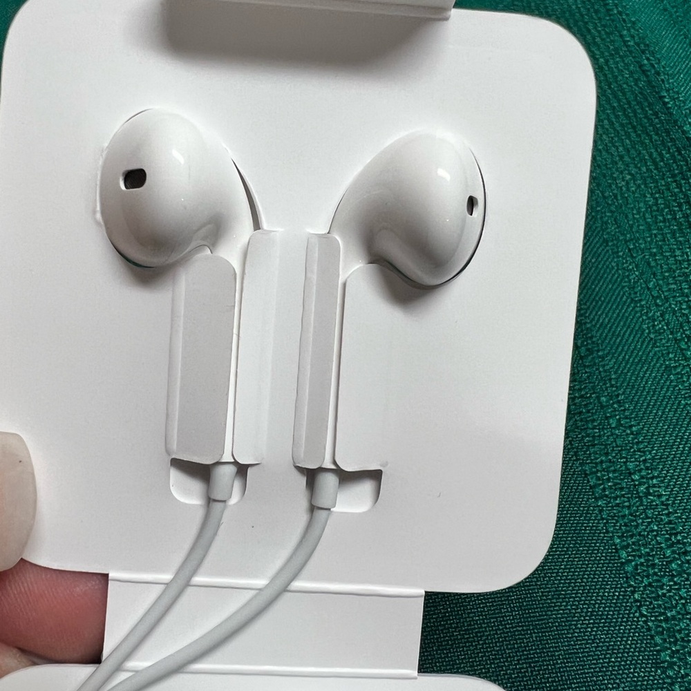 iphone ear buds and aux cable adapter & plug - Picture 5 of 8